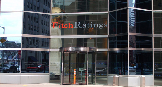Fitch podría rebajar más el rating de Grecia