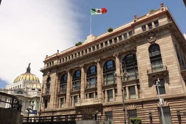 El Banco de México emprende acciones para proteger el peso
