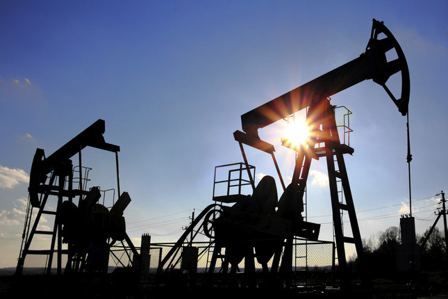 El petróleo cae un 2%, a pesar del acuerdo de limitar la producción