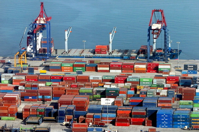 Japón logra un superávit comercial de 4.409 millones de euros