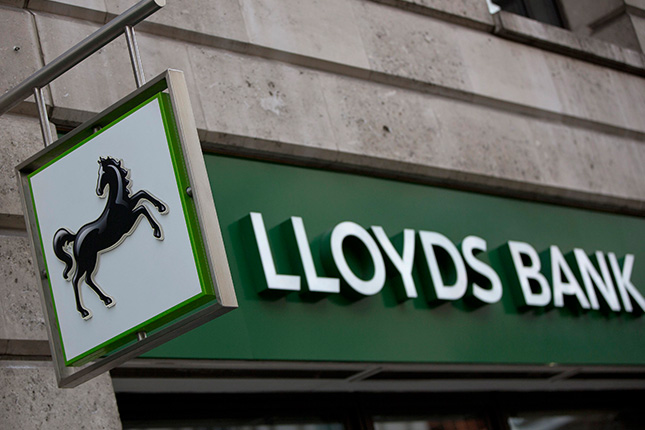 Lloyds prepara la primera adquisición tras su rescate