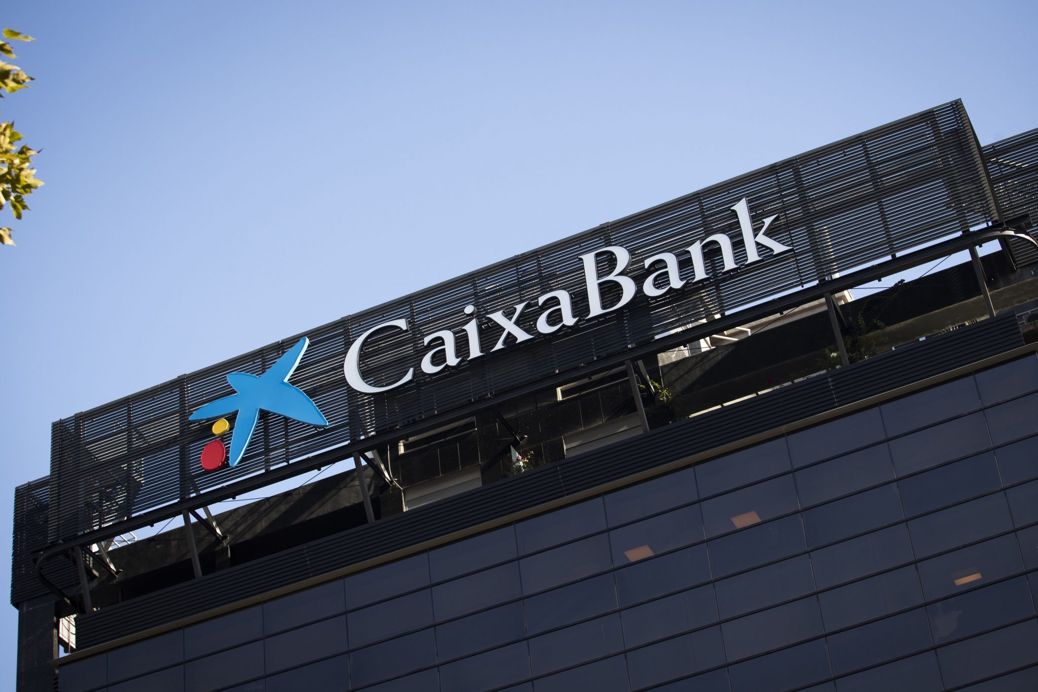 CaixaBank gana 707 millones hasta marzo