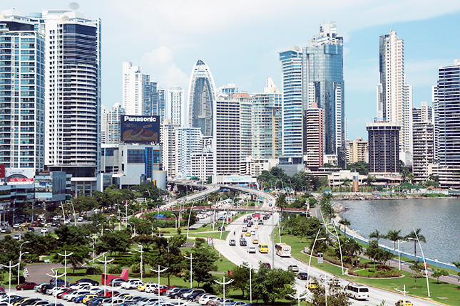 Panamá vende bonos en los mercados globales 