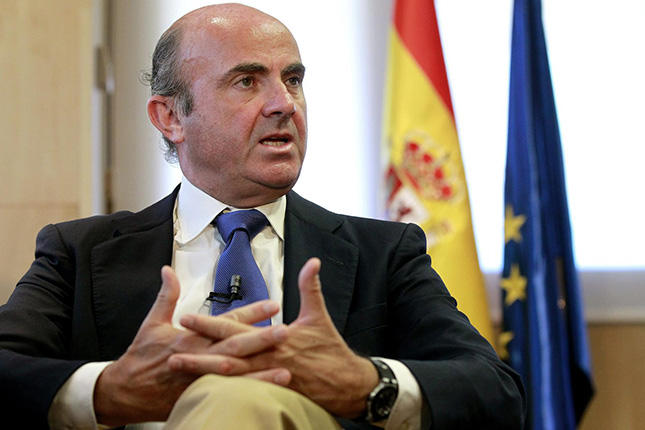 De Guindos: la unión de Bankia y BMN dará lugar a la entidad "más solvente" de España