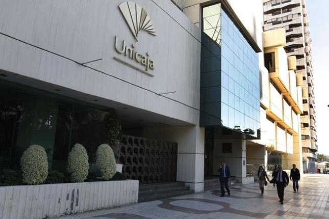 Un total de 400 empleados de Unicaja saldrán voluntariamente el 31 de marzo