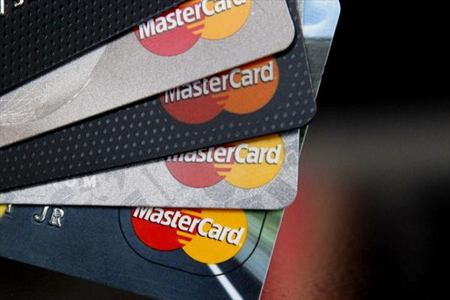 Mastercard: uno de cada cuatro españoles compra online una vez a la semana