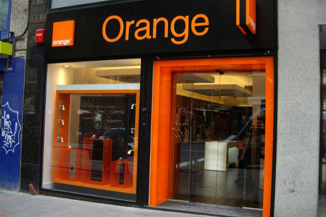 Orange Polonia vende parte de su fibra a APG 