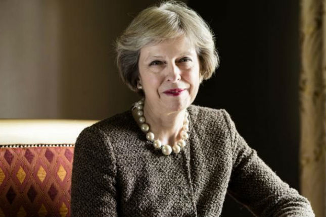 La primera ministra británica planea bajar los impuestos corporativos