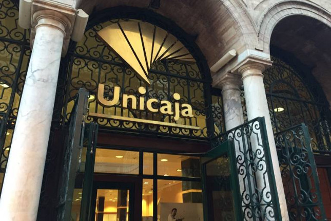 Unicaja cerrará 54 oficinas antes de la fusión con Liberbank