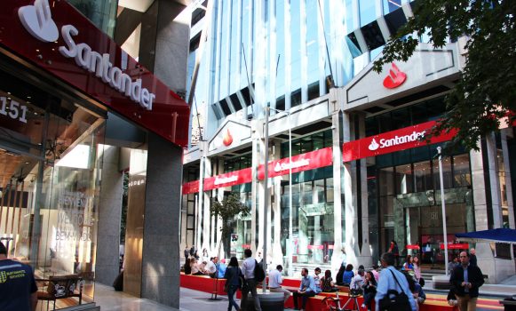 Global Finance premia a Banco Santander Chile