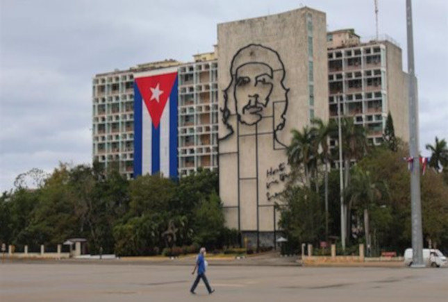 Cuba acusa a EEUU del veto de IATA a su aerolínea