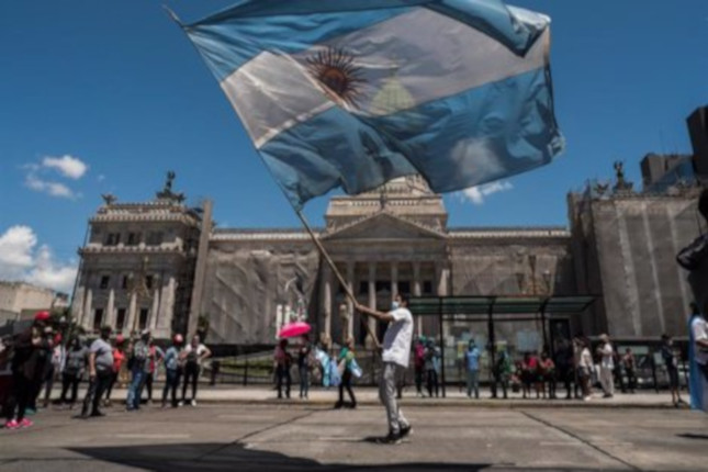 La inflación de Argentina se desacelera hasta el 3,3%