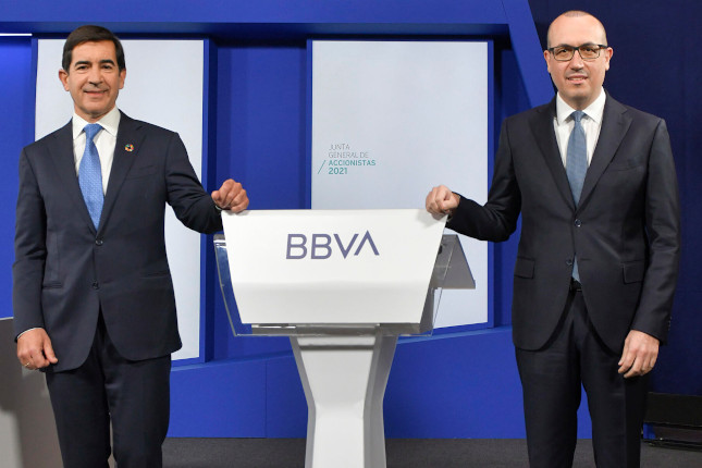 La junta de accionistas de BBVA reelige a Torres y Genç