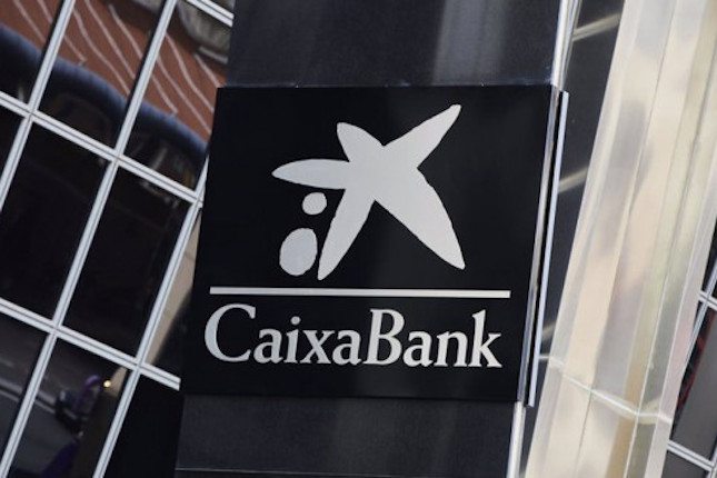 La Asociación de Voluntarios de CaixaBank ayudan a los afectados en La Palma