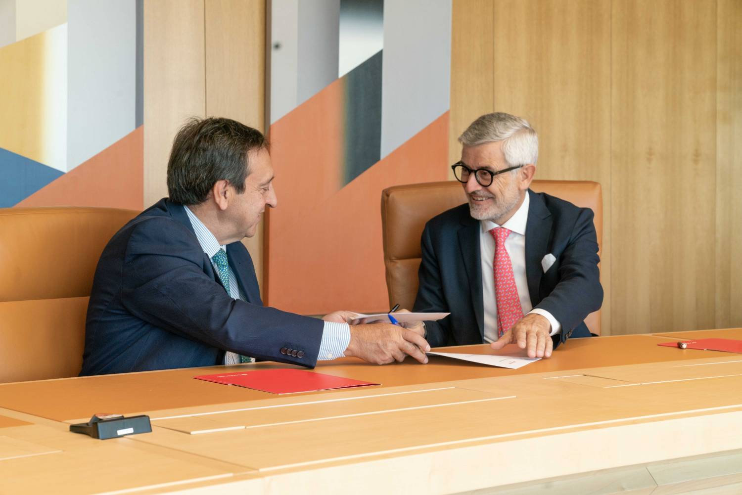 Banco Santander y Asaja renuevan su acuerdo de colaboración para apoyar a agricultores y ganaderos
