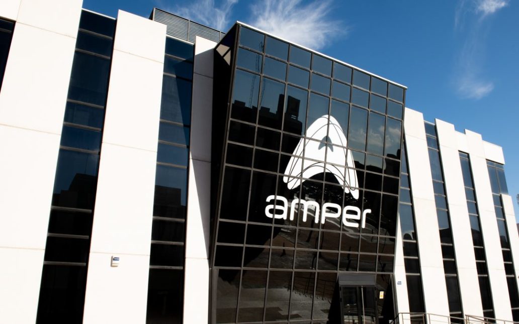 Amper incorpora dos directivos de su principal accionista al consejo