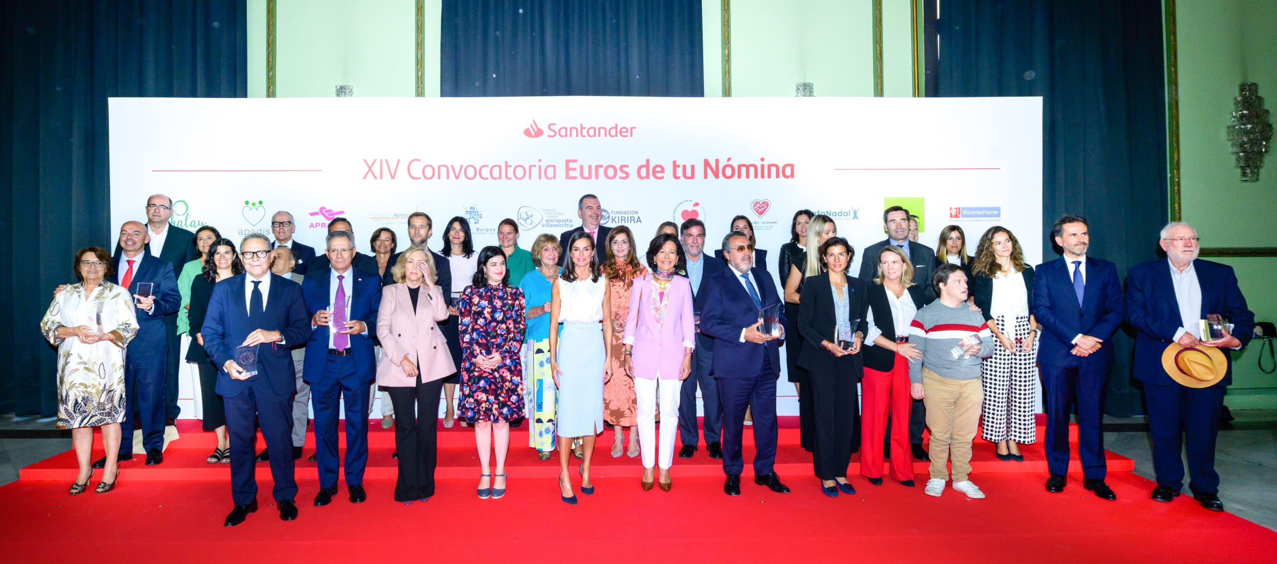 La Reina Letizia y Ana Botín presiden la ceremonia de entrega de premios de la XIV Convocatoria “Euros de tu Nómina” de Banco Santander
