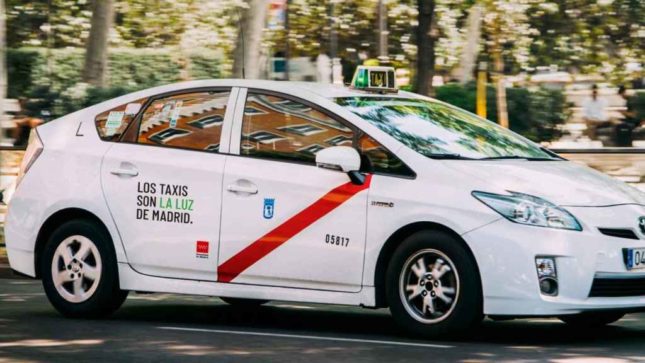 Según ha adelantado el delegado de Medio Ambiente y Movilidad, Borja Carabante, en la comisión del ramo, los taxistas madrileños podrán aplicar desde el 1 de enero un 15 por ciento de descuento en la precontratación del servicio.