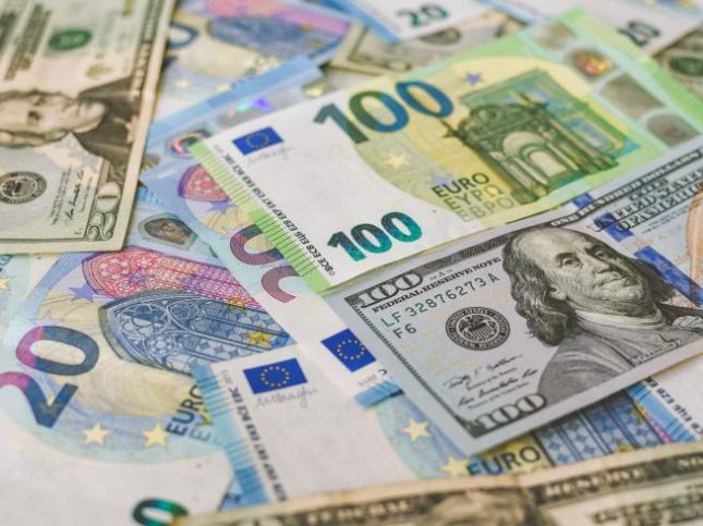 El euro recupera la paridad con el dólar