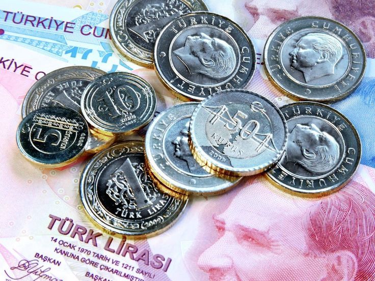 La lira turca cae a mínimo histórico frente al dólar