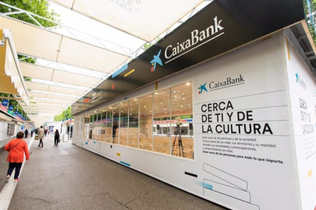 CaixaBank acerca la Feria del Libro a niños en riesgo de exclusión