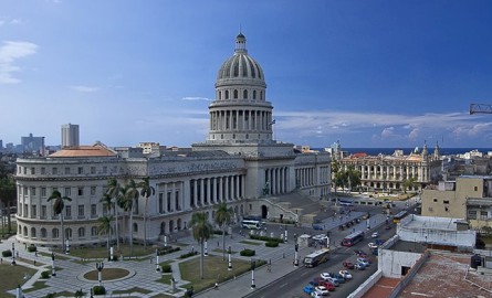 España condona a Cuba más de 1.700 millones de euros