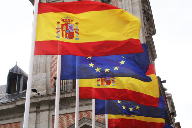 Calviño cree que España saldrá de la crisis en "V asimétrica"