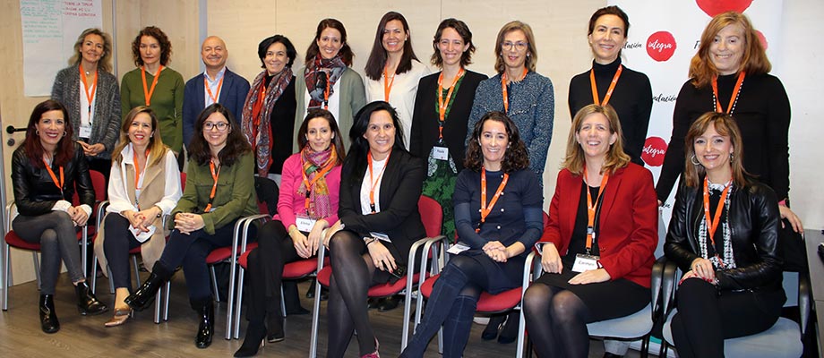 Empleadas voluntarias de Banco Santander participan en nueva edición del proyecto “De mujer a Mujer”