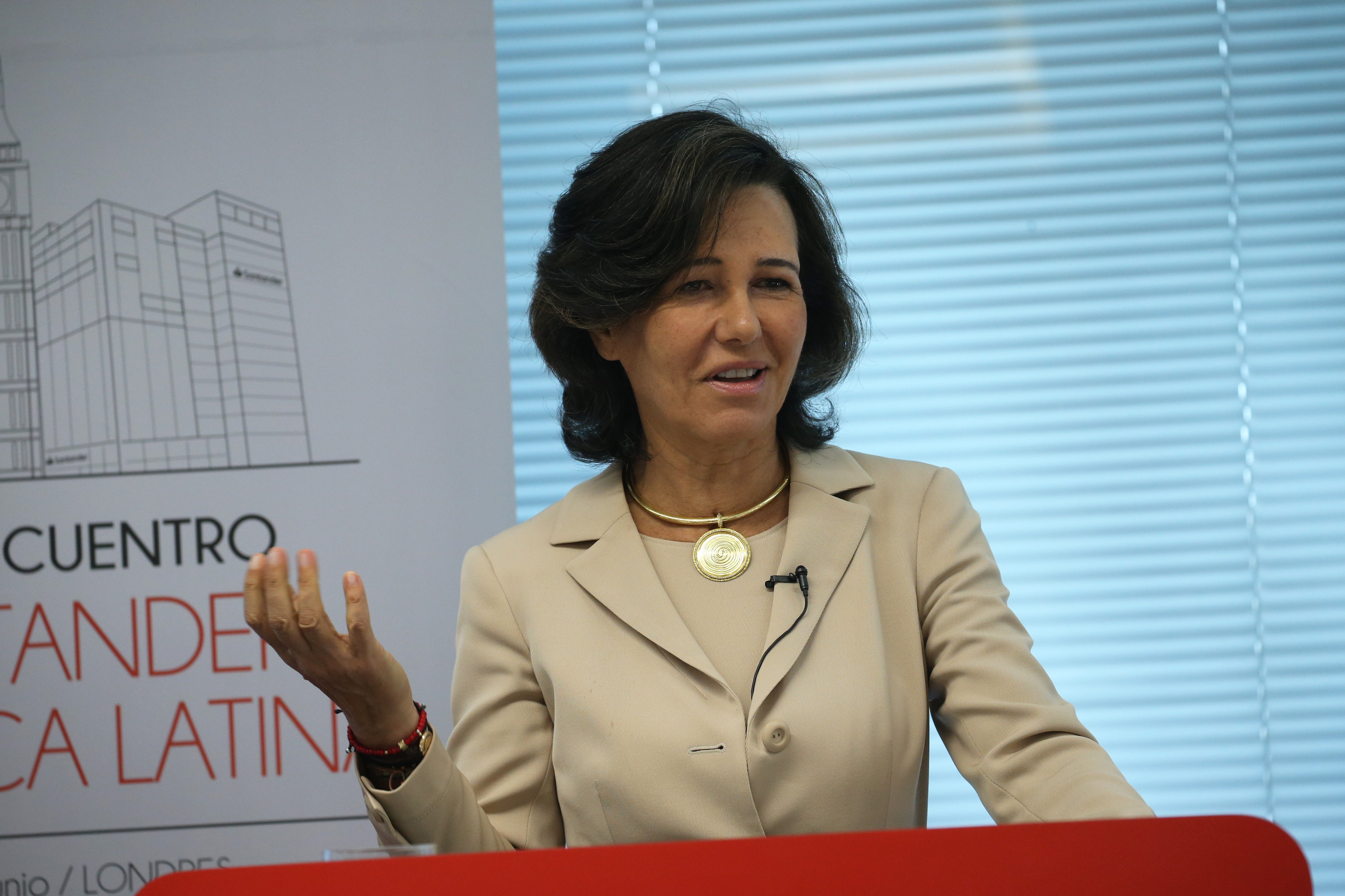 Ana Botín (Banco Santander) respalda los avances económicos de México y Argentina