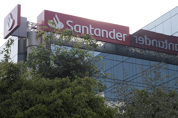 Banco Santander México se compromete a canalizar créditos del Gobierno Federal para pequeños negocios
