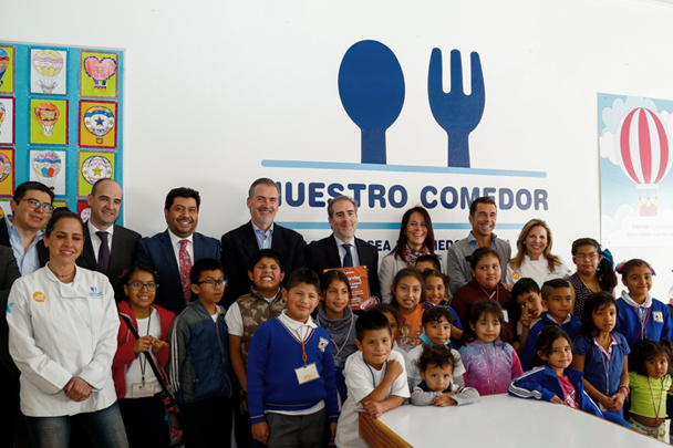 Banco Santander México y Alsea concretan alianza para apoyar comedores infantiles