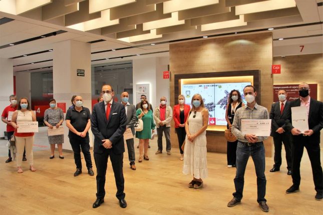 Banco Santander entrega 45.000 euros en ayudas a 8 ONG de Castilla y León para paliar los efectos del coronavirus