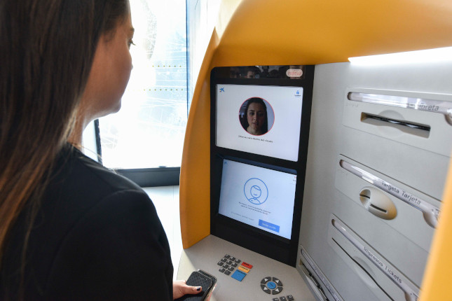 CaixaBank activa cajeros automáticos con reconocimiento facial en Canarias